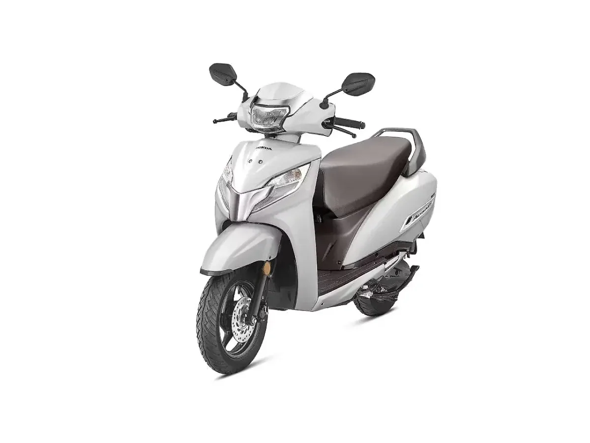 Honda Activa 125 in Pearl Precious White colour