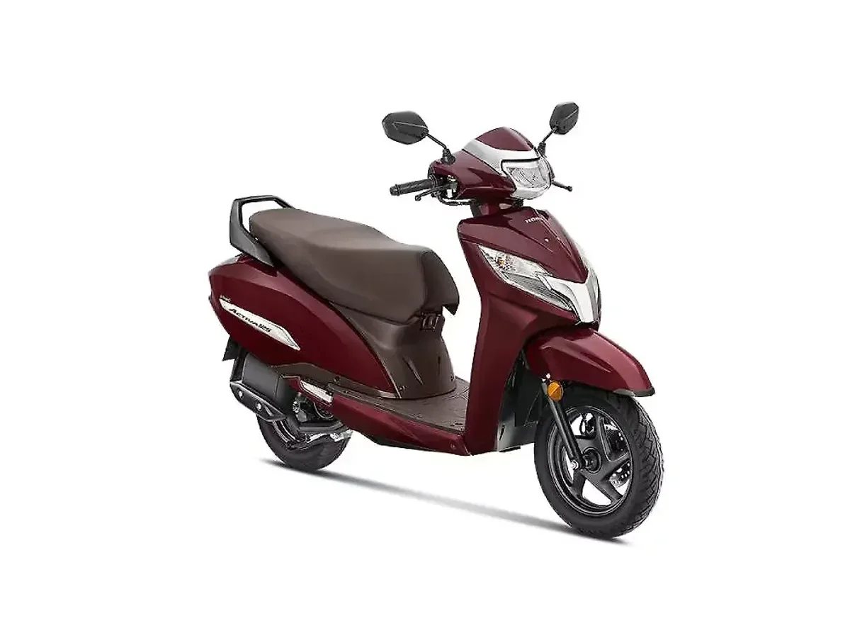 Honda Activa 125 right front three-quarter view in Rebel Red Metallic