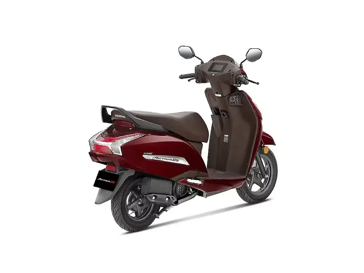 Honda Activa 125 right rear three-quarter view in Rebel Red Metallic