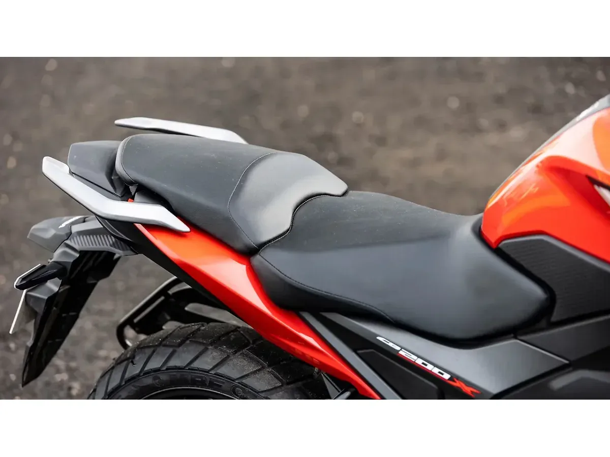 Honda CB200X split seat