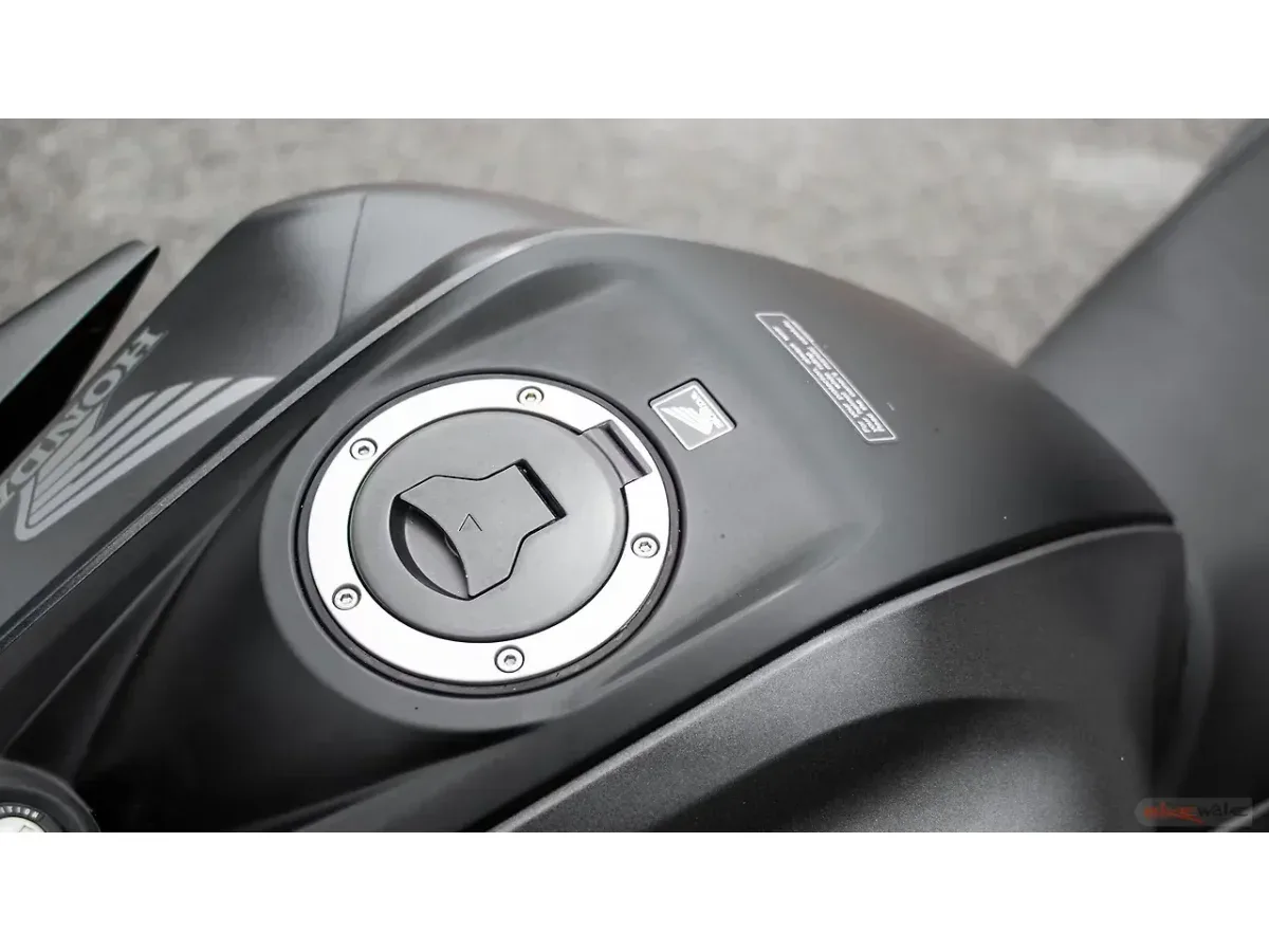 Honda CB300F closed fuel tank cap
