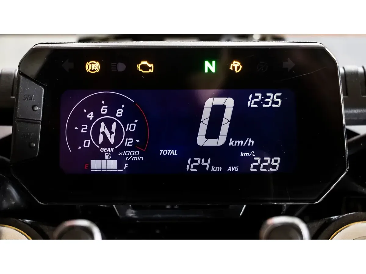 Honda CB300F fully digital instrument cluster