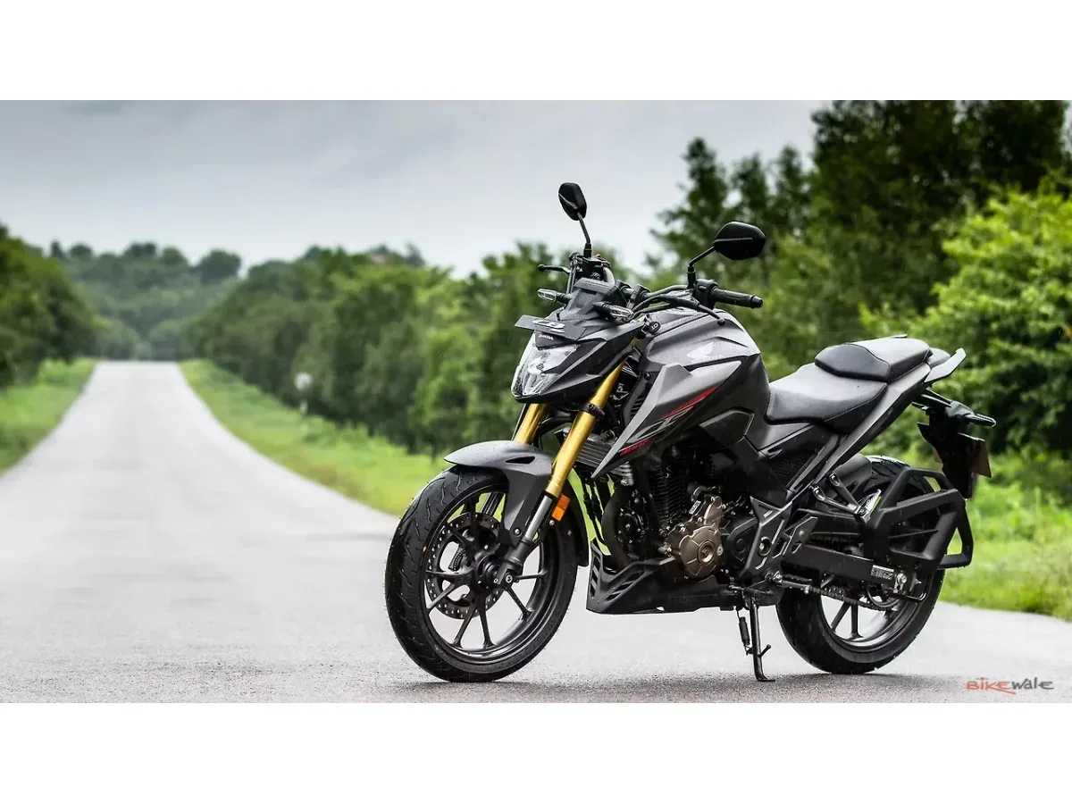 Honda CB300F left front three-quarter view