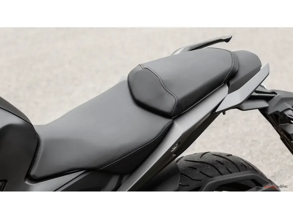 Honda CB300F stepped single-piece seat