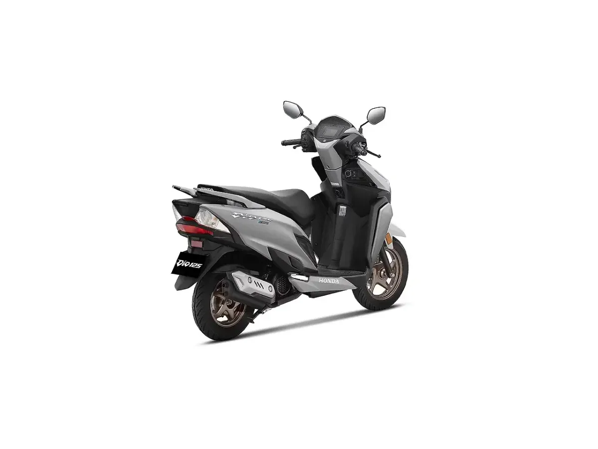 Honda Dio 125 right rear three-quarter view