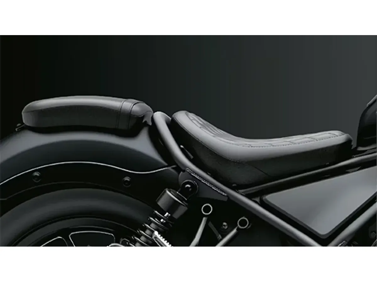 Honda Rebel 500 split seat close-up