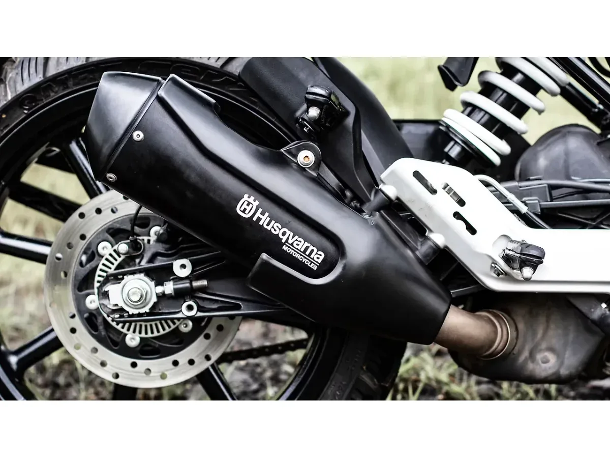 Husqvarna Svartpilen 250 exhaust header