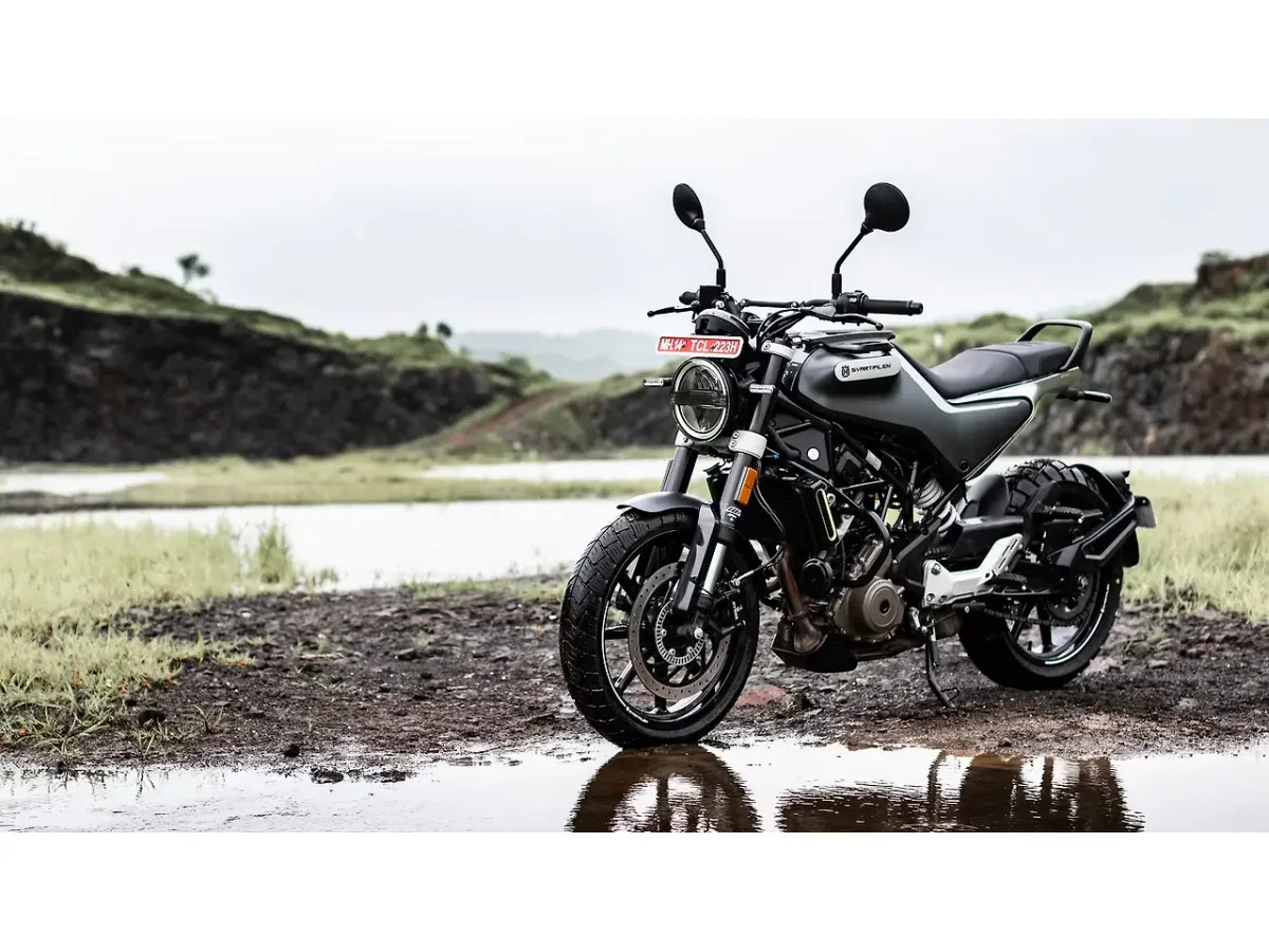 Husqvarna Svartpilen 250 front left three-quarter view