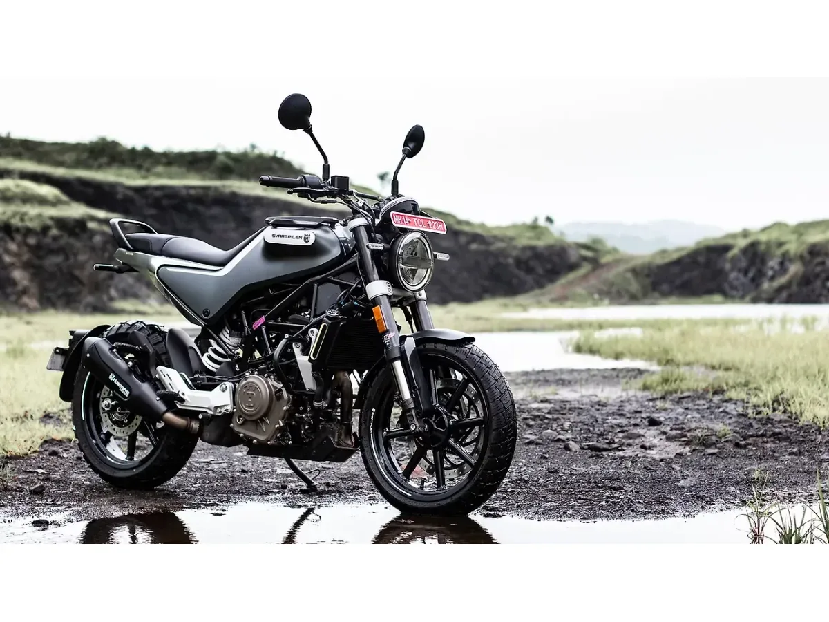 Husqvarna Svartpilen 250 front right three-quarter view