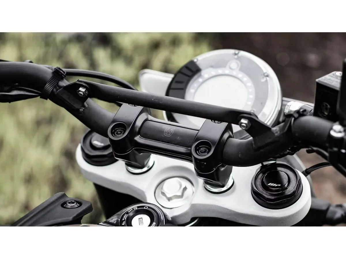 Husqvarna Svartpilen 250 handlebar