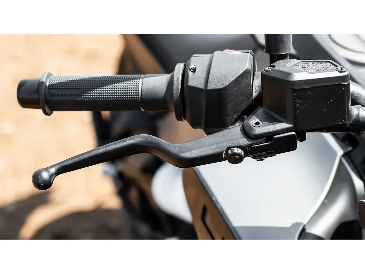 Husqvarna Svartpilen 401 clutch lever