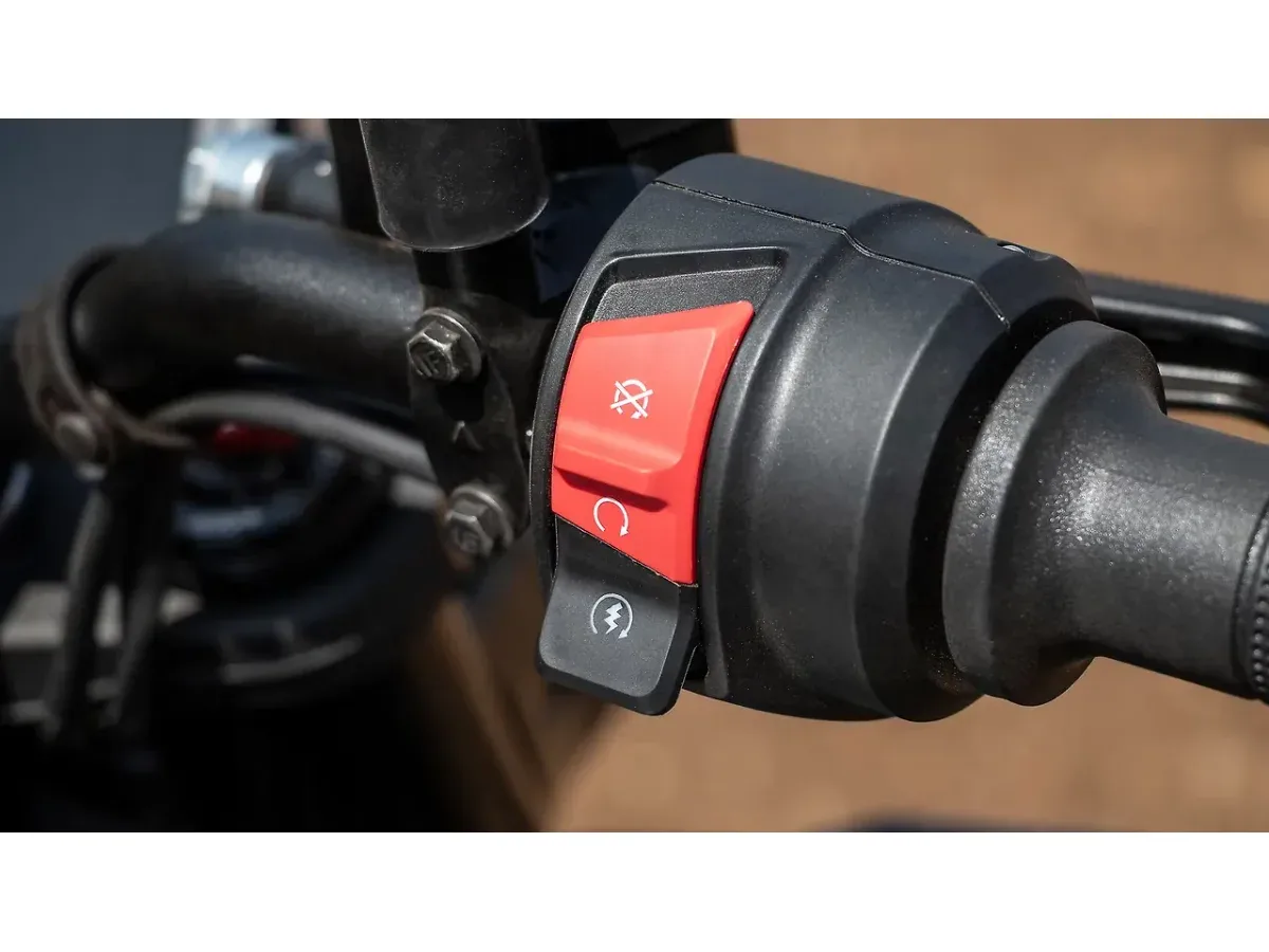 Husqvarna Svartpilen 401 engine kill switch
