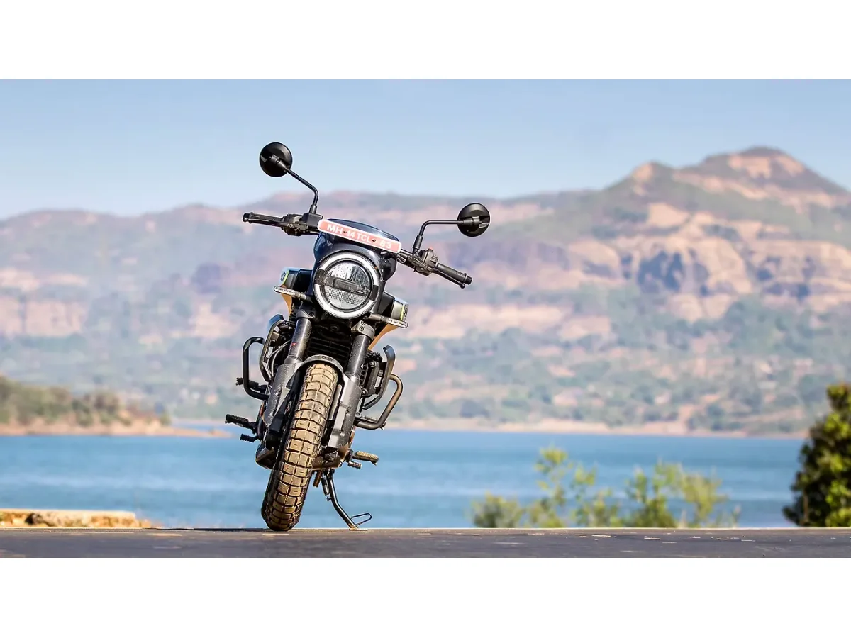 Husqvarna Svartpilen 401 front view