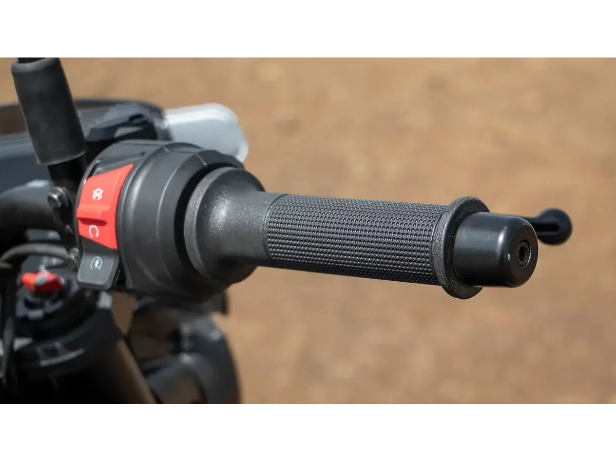 Husqvarna Svartpilen 401 handlebar bar-end weight