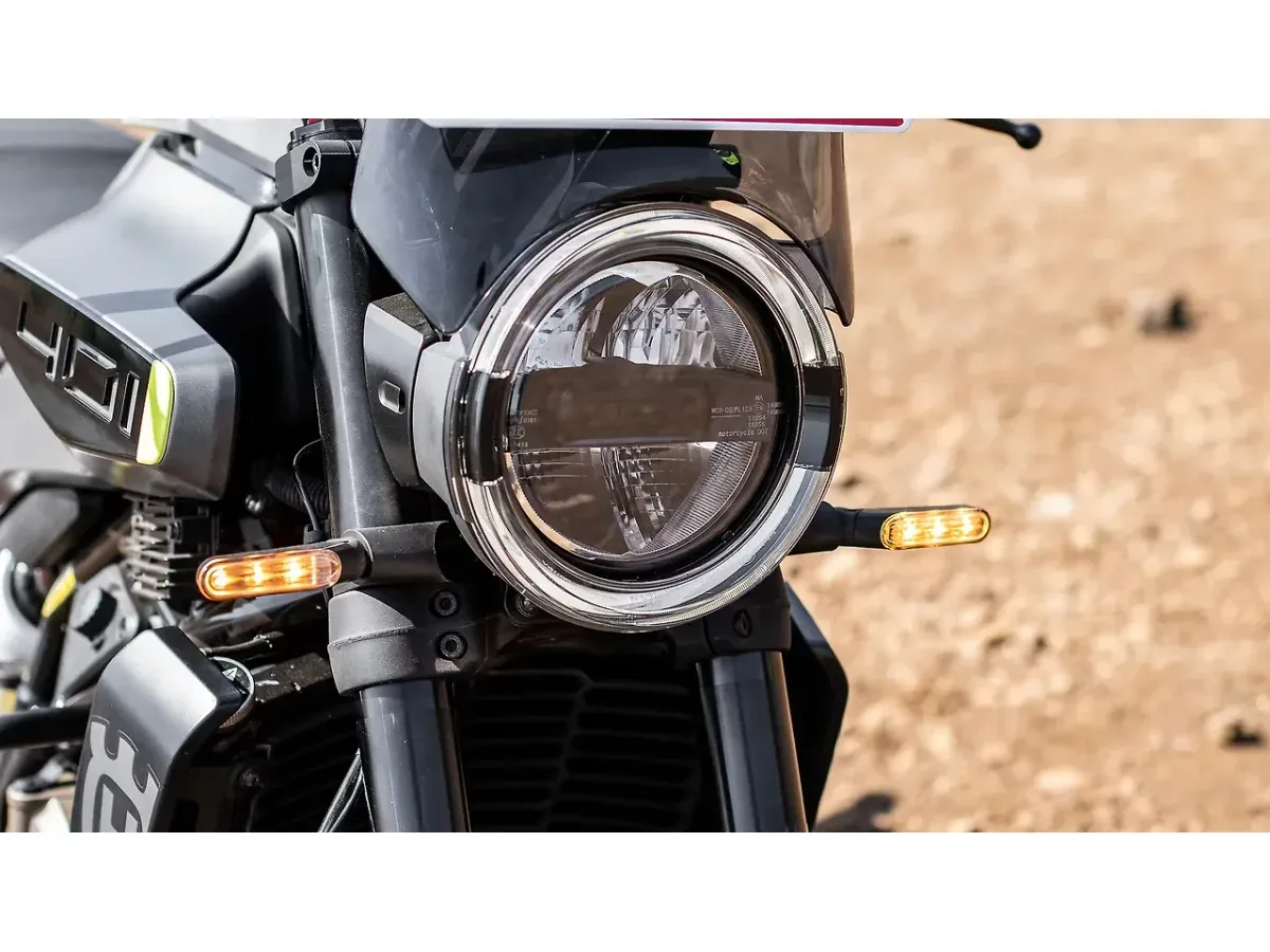 Husqvarna Svartpilen 401 LED headlight
