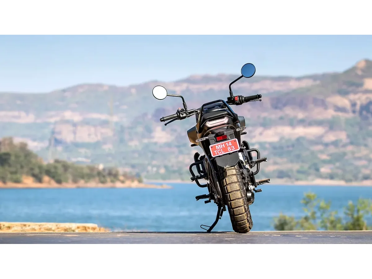 Husqvarna Svartpilen 401 rear view