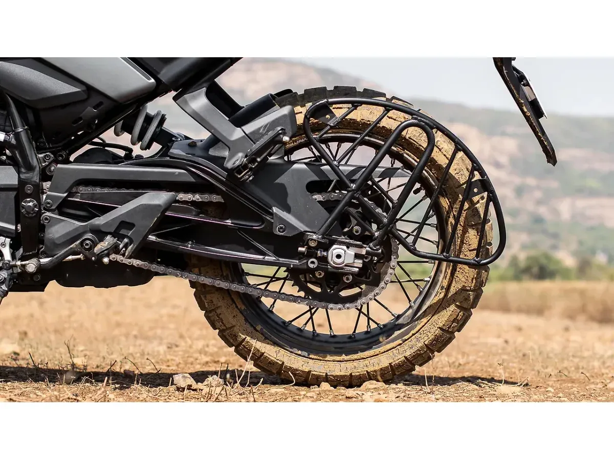 Husqvarna Svartpilen 401 rear wheel and chain