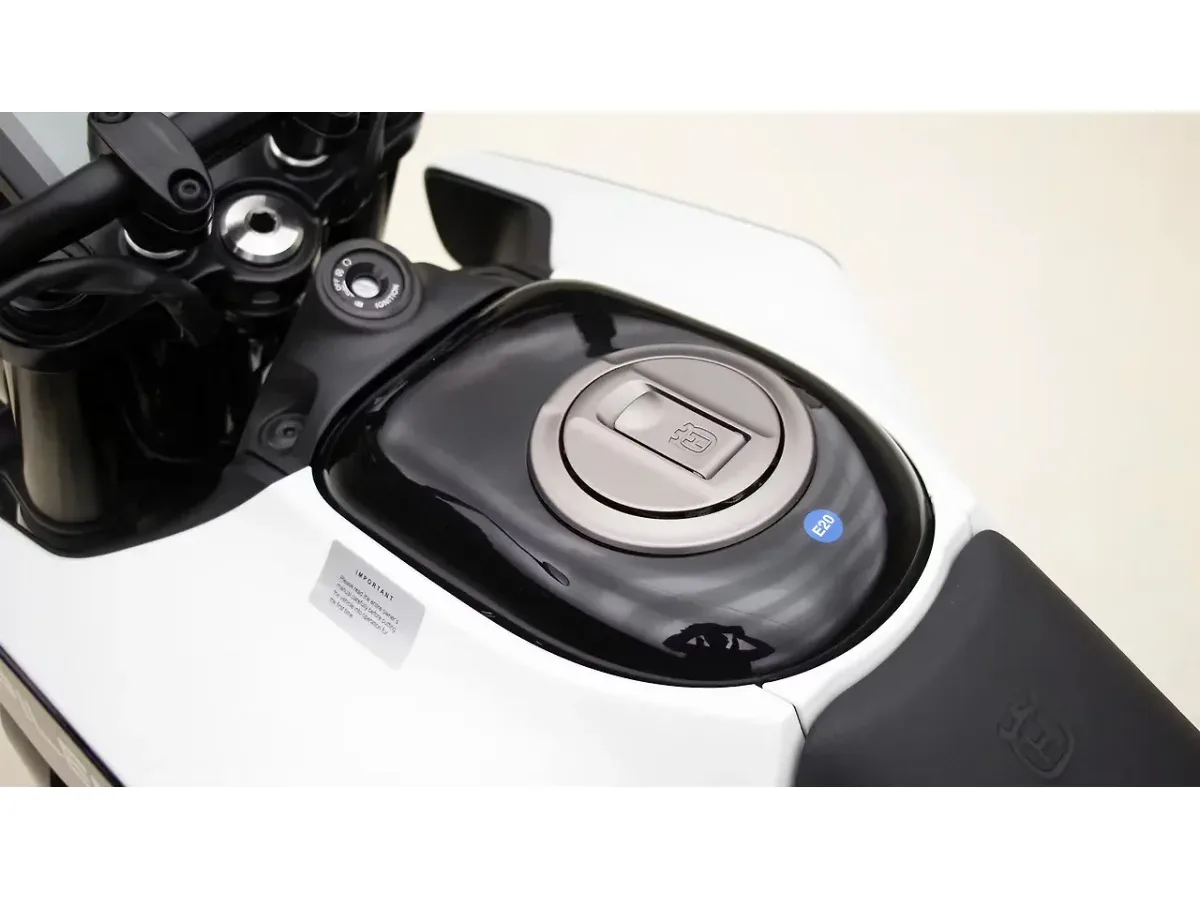 Husqvarna Vitpilen 250 fuel filler cap
