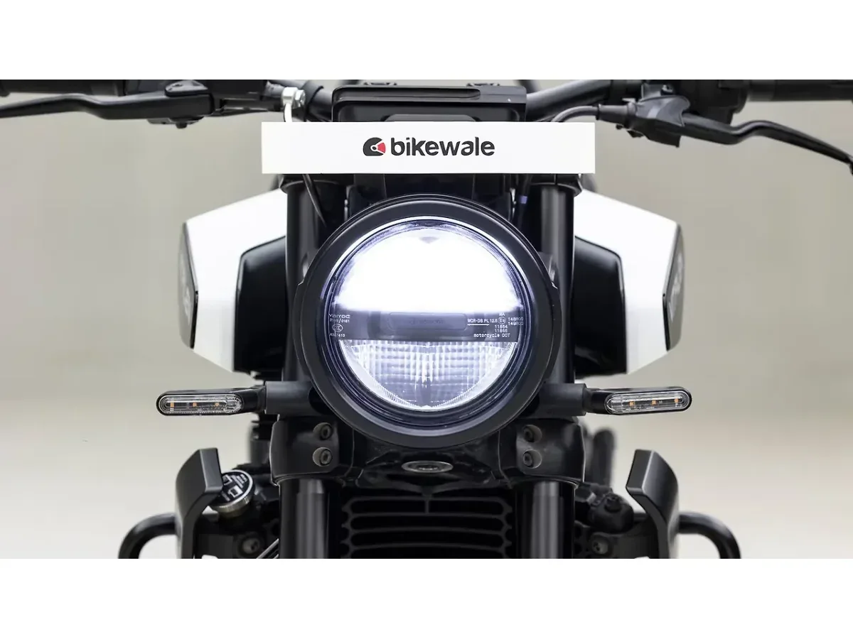 Husqvarna Vitpilen 250 LED headlight with DRL