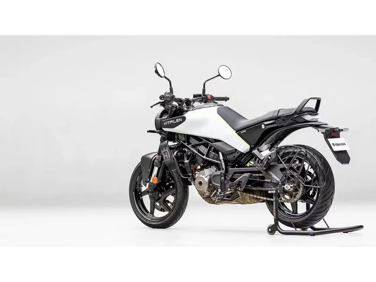 Husqvarna Vitpilen 250 rear left three-quarter studio view