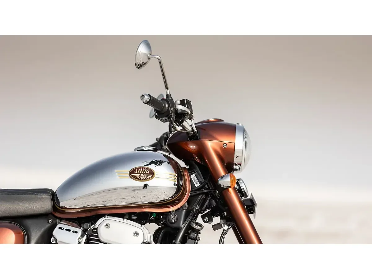 Jawa 350 fuel tank branding