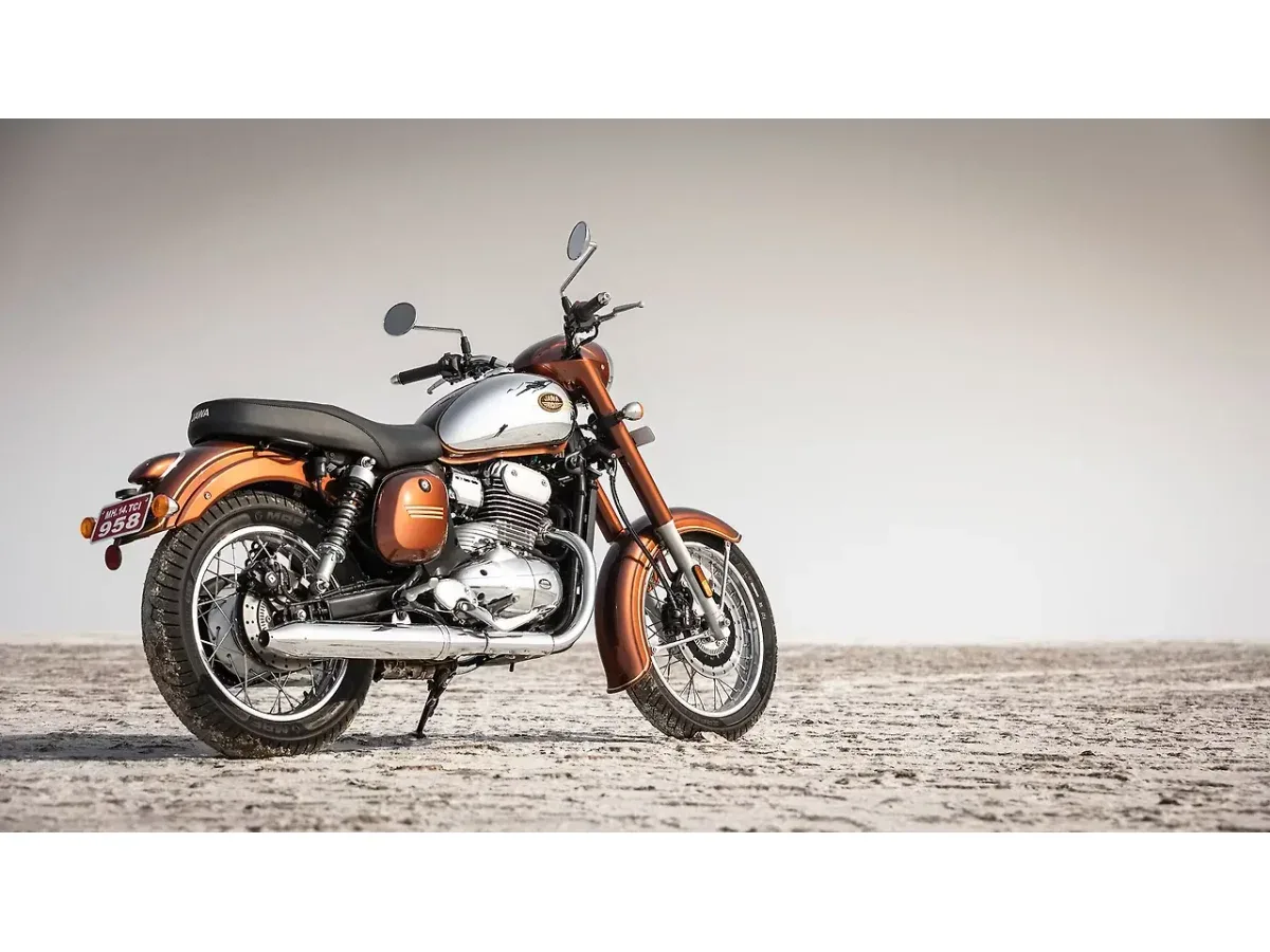 Jawa 350 right rear three-quarter view
