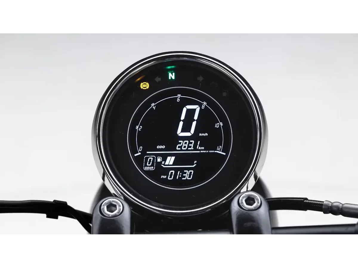 Jawa 42 Bobber digital instrument cluster