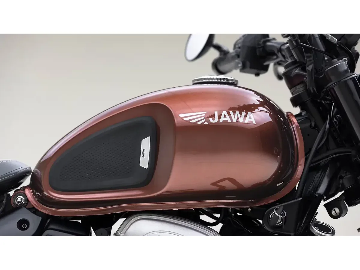 Jawa 42 Bobber fuel tank branding
