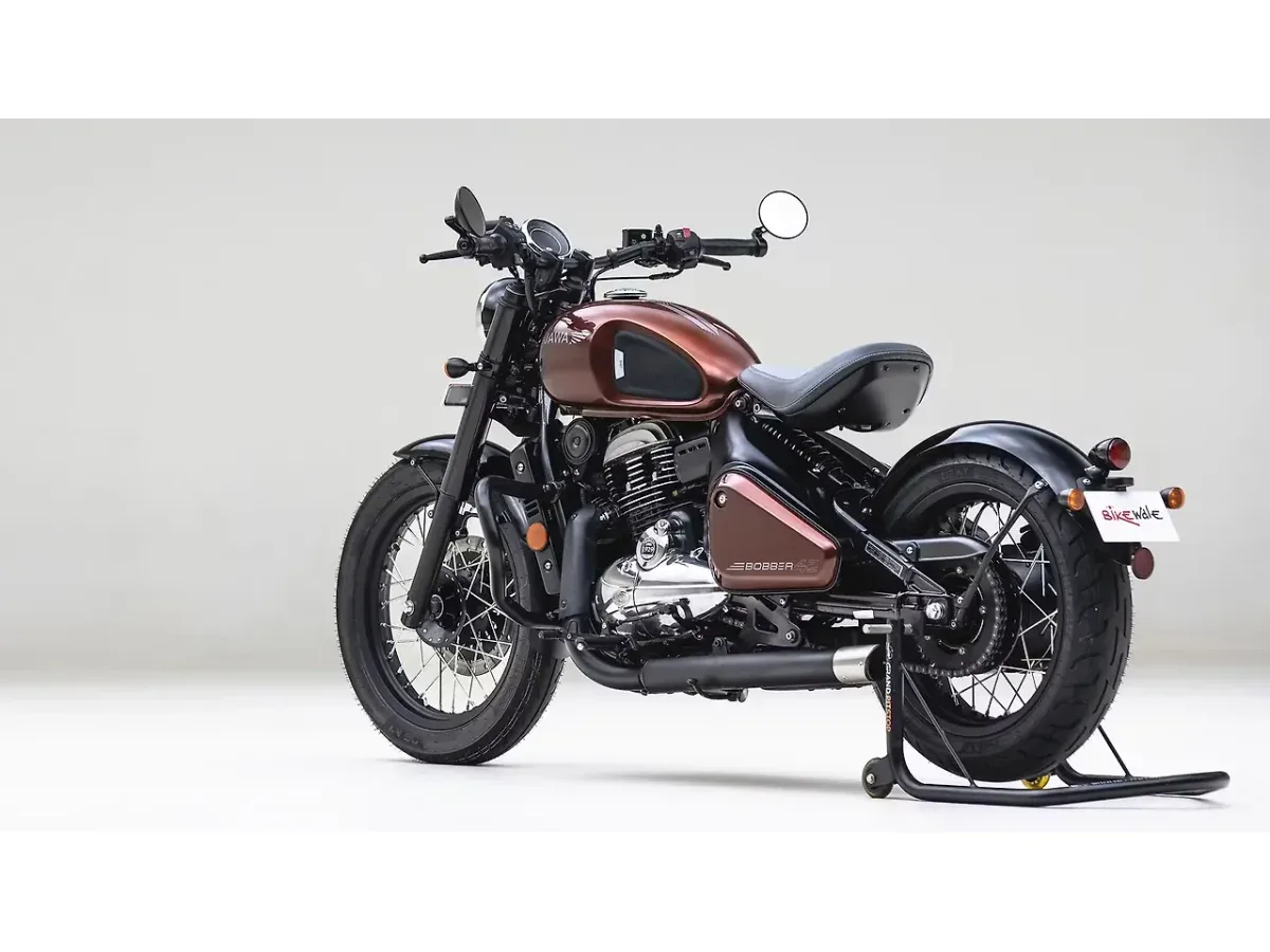 Jawa 42 Bobber left rear three-quarter view