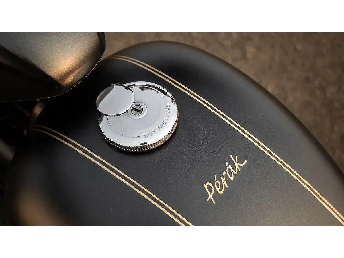 Jawa Perak fuel lid closed
