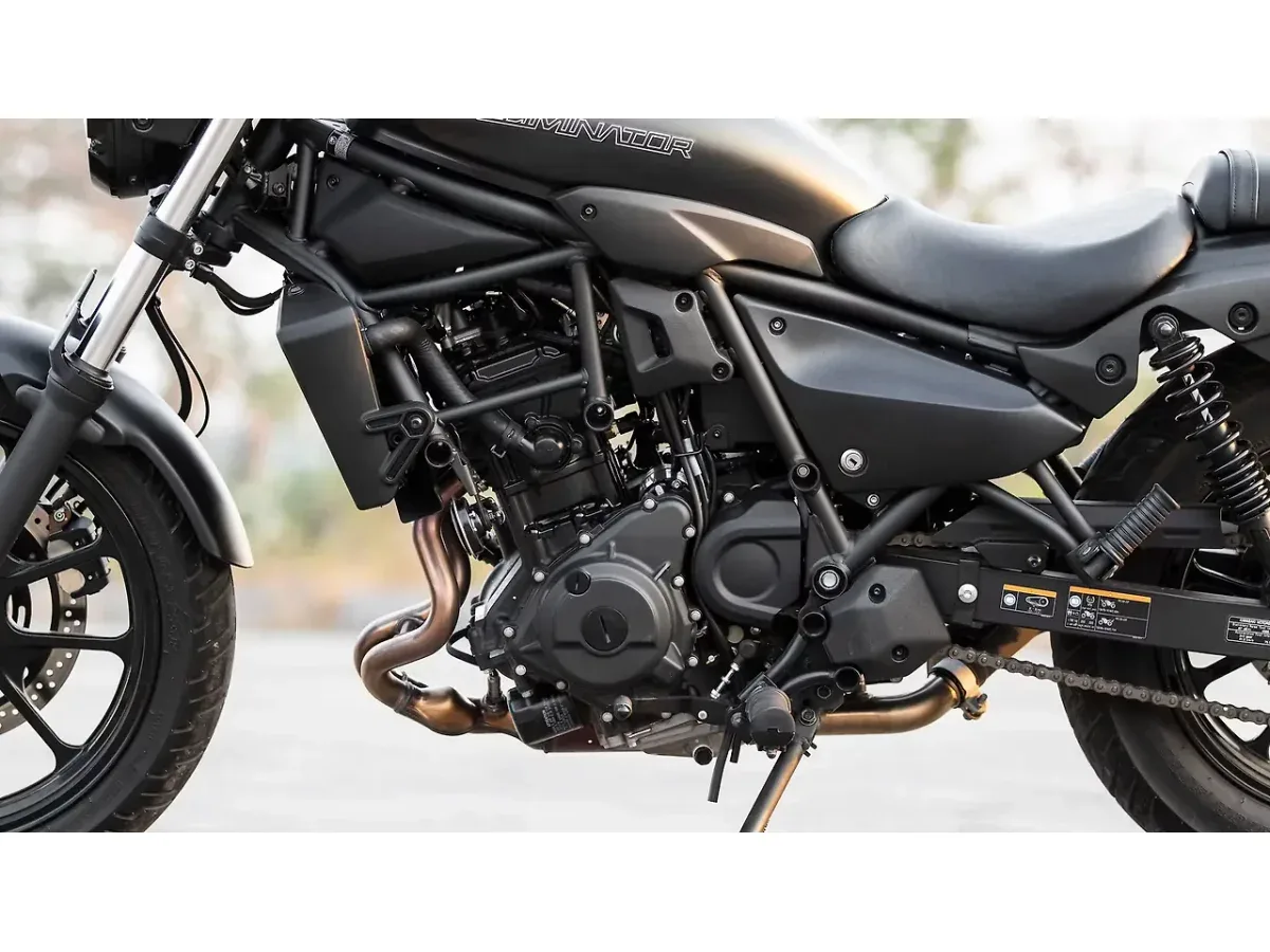 Kawasaki Eliminator engine left side