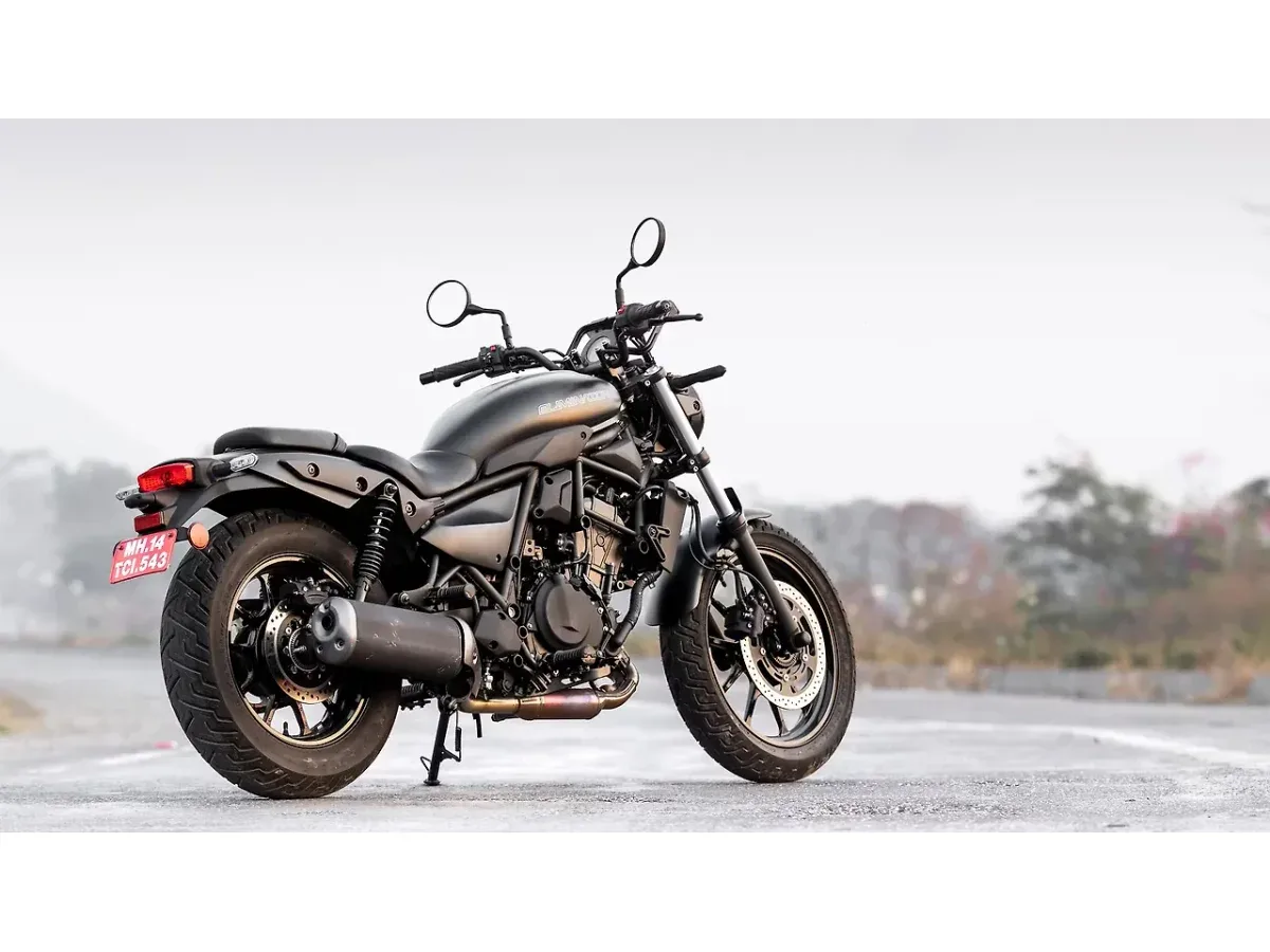 Kawasaki Eliminator right rear three-quarter view