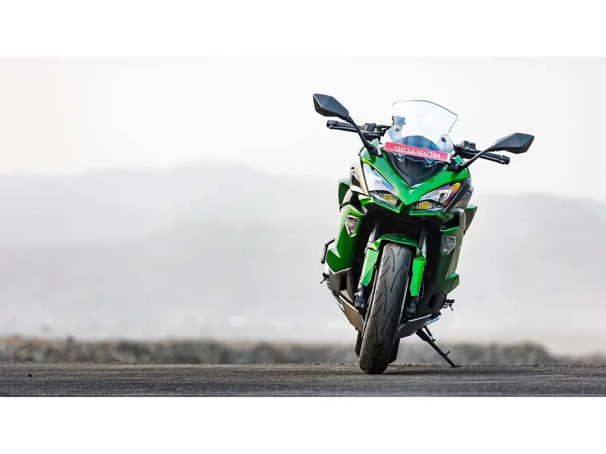 Kawasaki Ninja 1000 front view