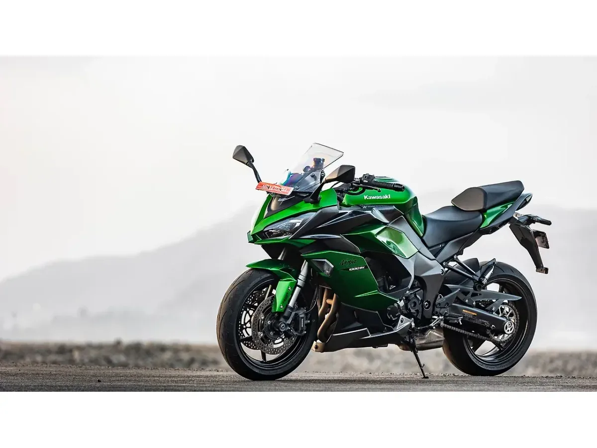 Kawasaki Ninja 1000 left front three-quarter view