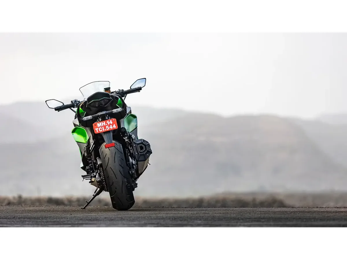 Kawasaki Ninja 1000 rear view