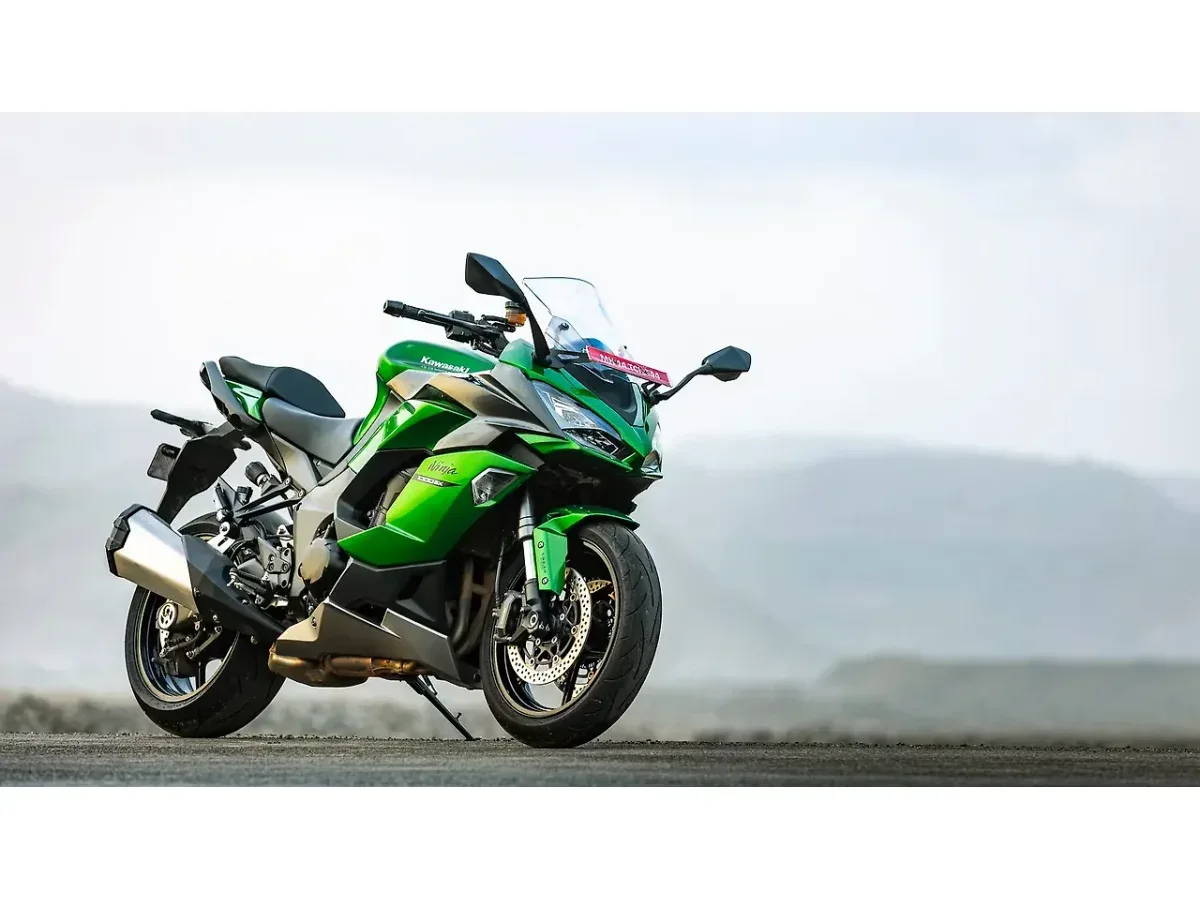 Kawasaki Ninja 1000 right front three-quarter view