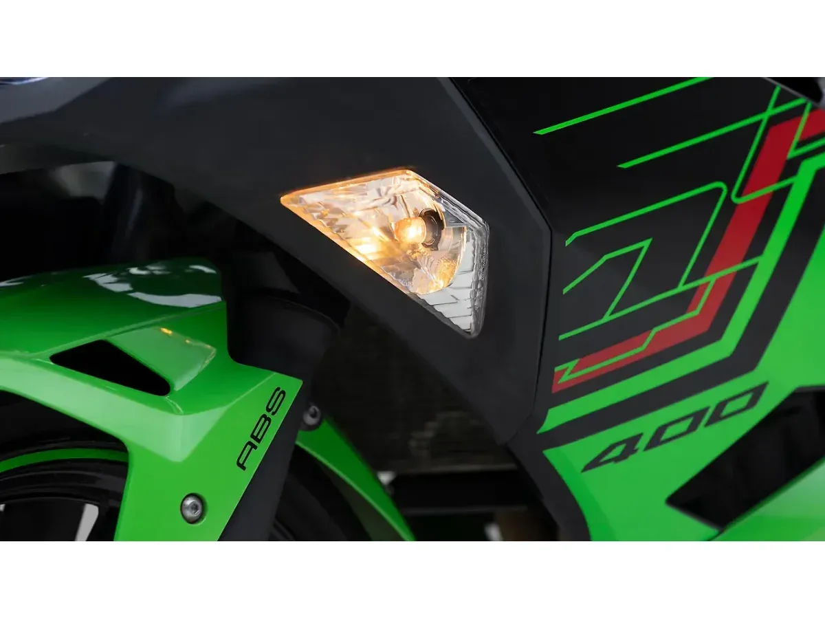 Kawasaki Ninja 400 front turn indicator