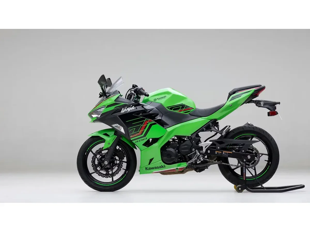 Kawasaki Ninja 400 left side profile