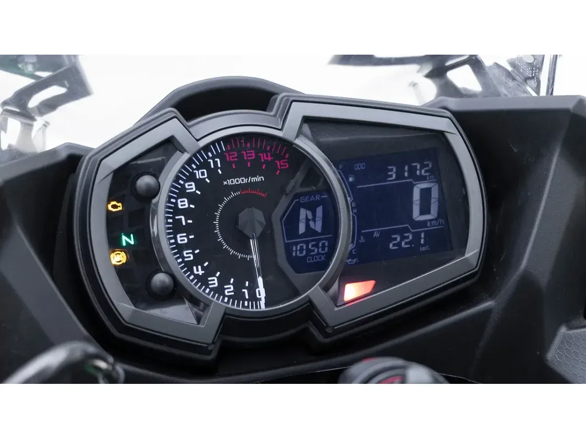 Kawasaki Ninja 400 TFT instrument cluster