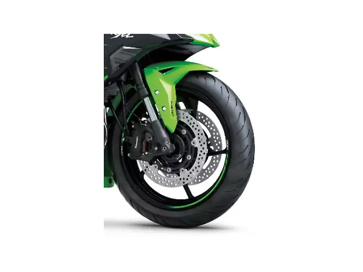 Kawasaki Ninja ZX-4R front tyre