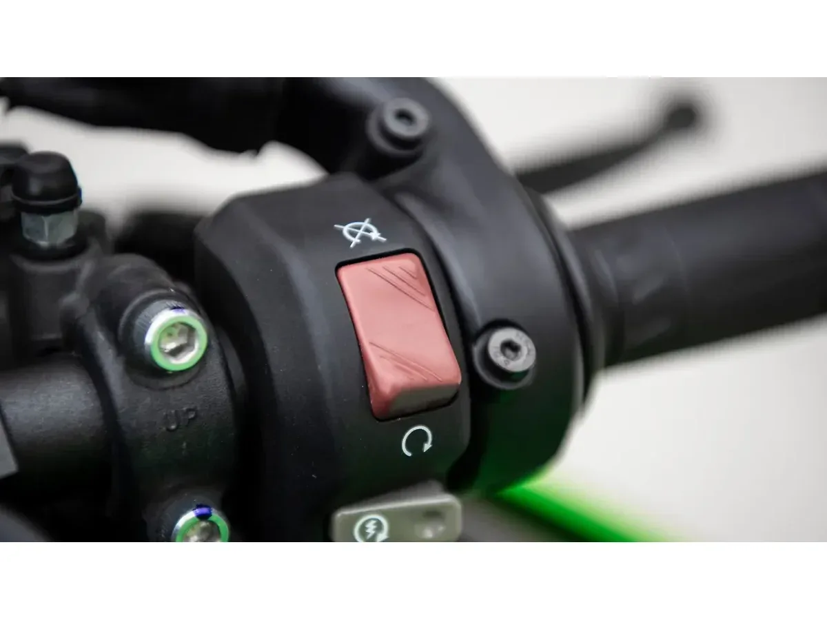 Kawasaki Ninja ZX-6R engine stop switch