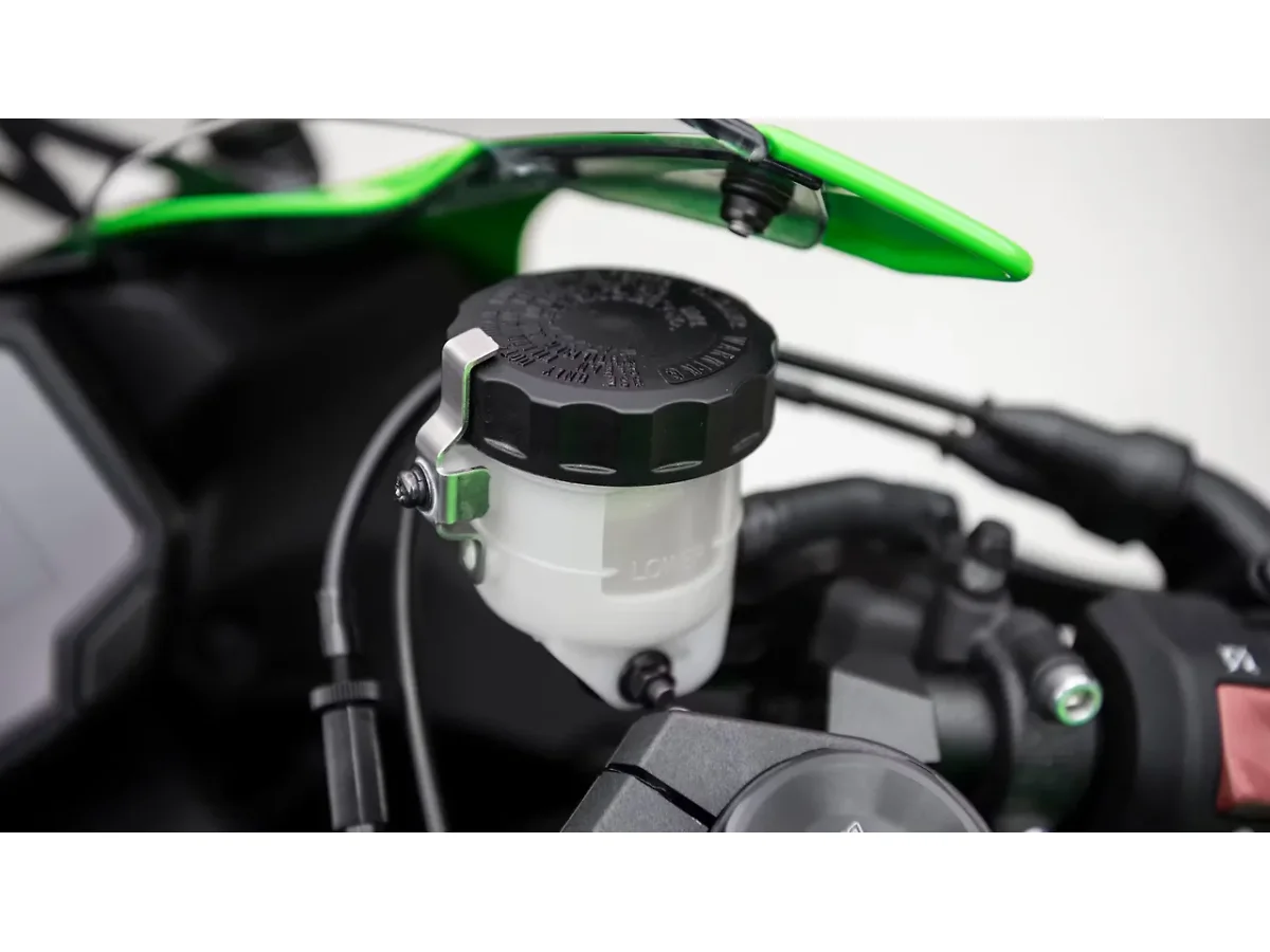 Kawasaki Ninja ZX-6R front brake fluid reservoir