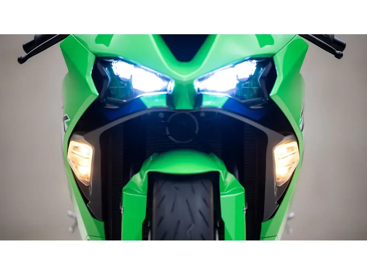 Kawasaki Ninja ZX-6R front turn indicator
