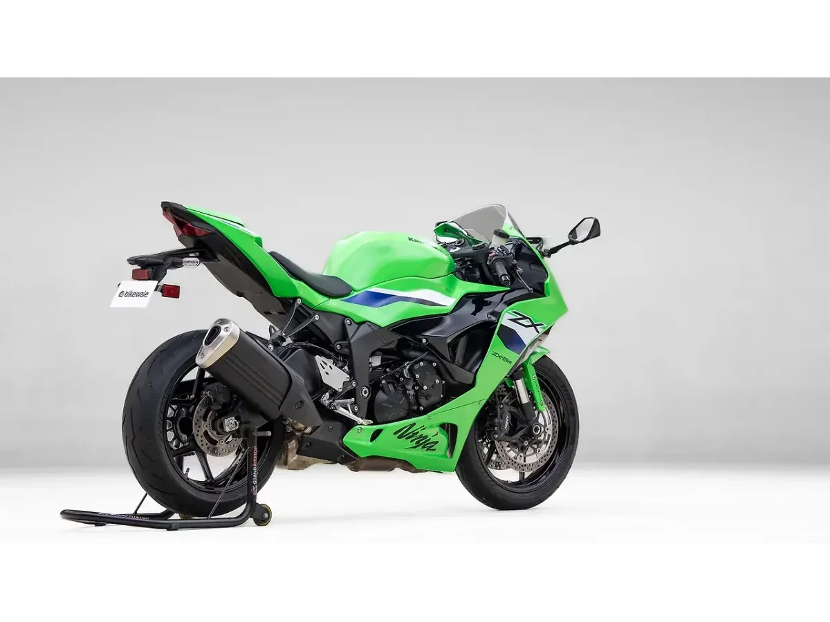Kawasaki Ninja ZX-6R right rear three-quarter view