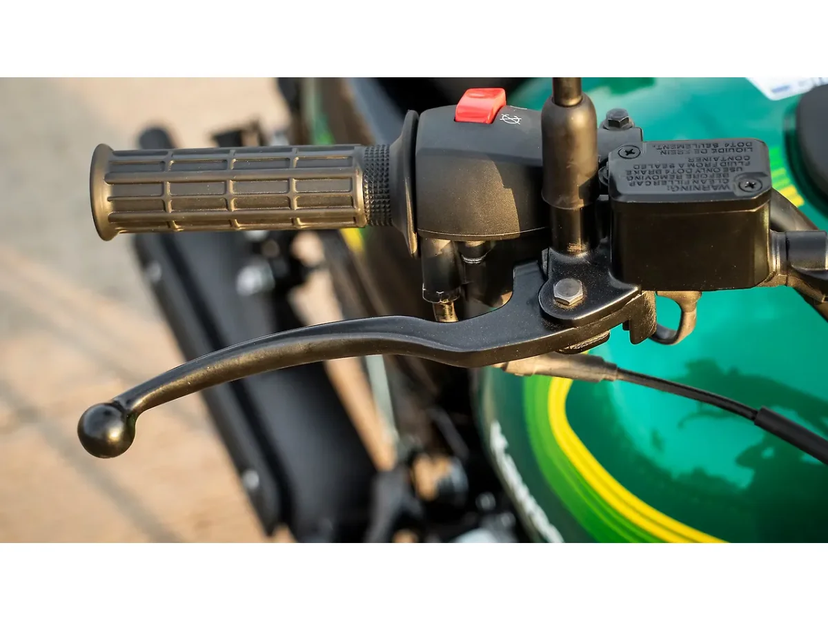 Kawasaki W175 clutch lever adjuster