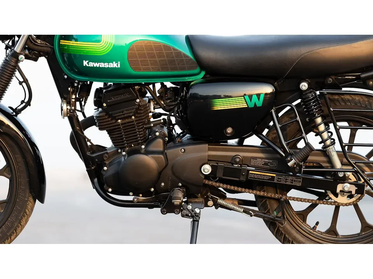Kawasaki W175 engine left side