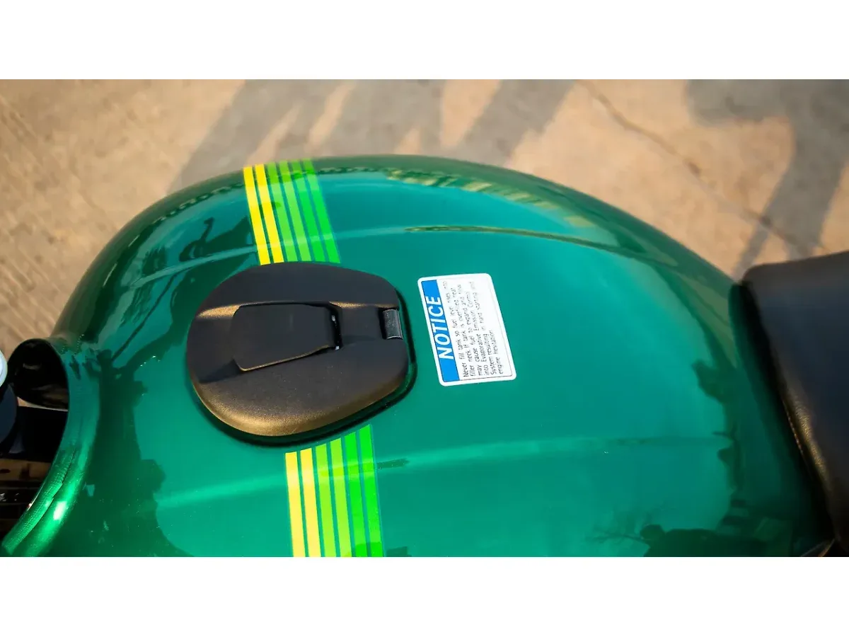 Kawasaki W175 fuel tank cap