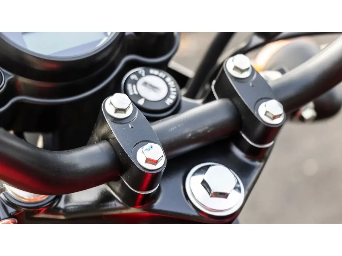Kawasaki W175 handlebar clamp