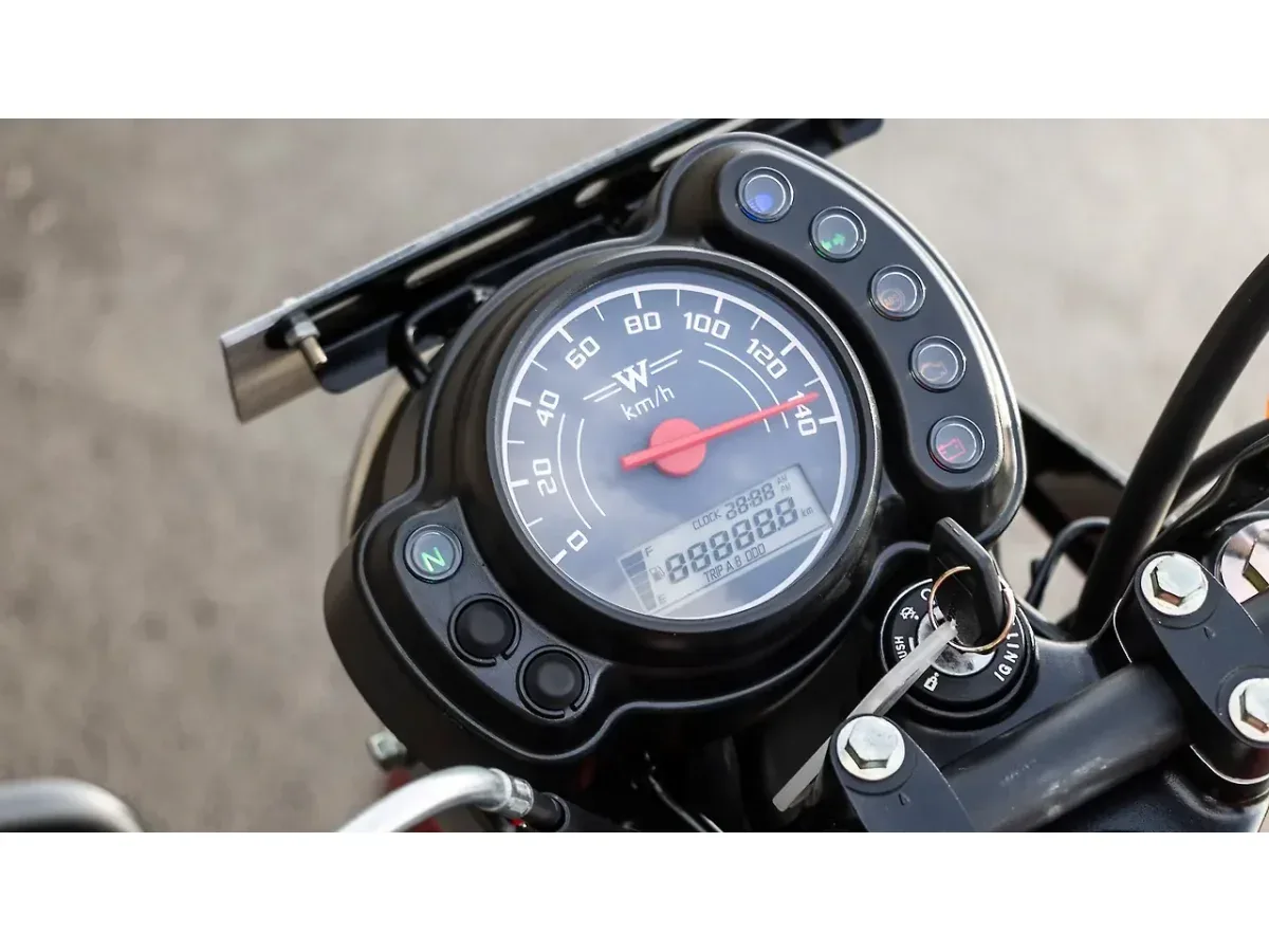 Kawasaki W175 analogue instrument cluster