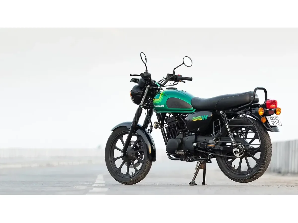 Kawasaki W175 left rear three quarter view